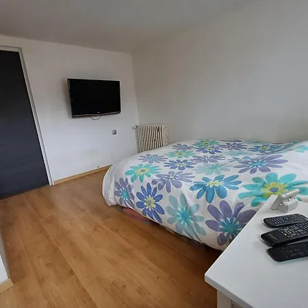 Hotel パリ近郊・日仏家庭でのホームスティ Montigny-le-Bretonneux
